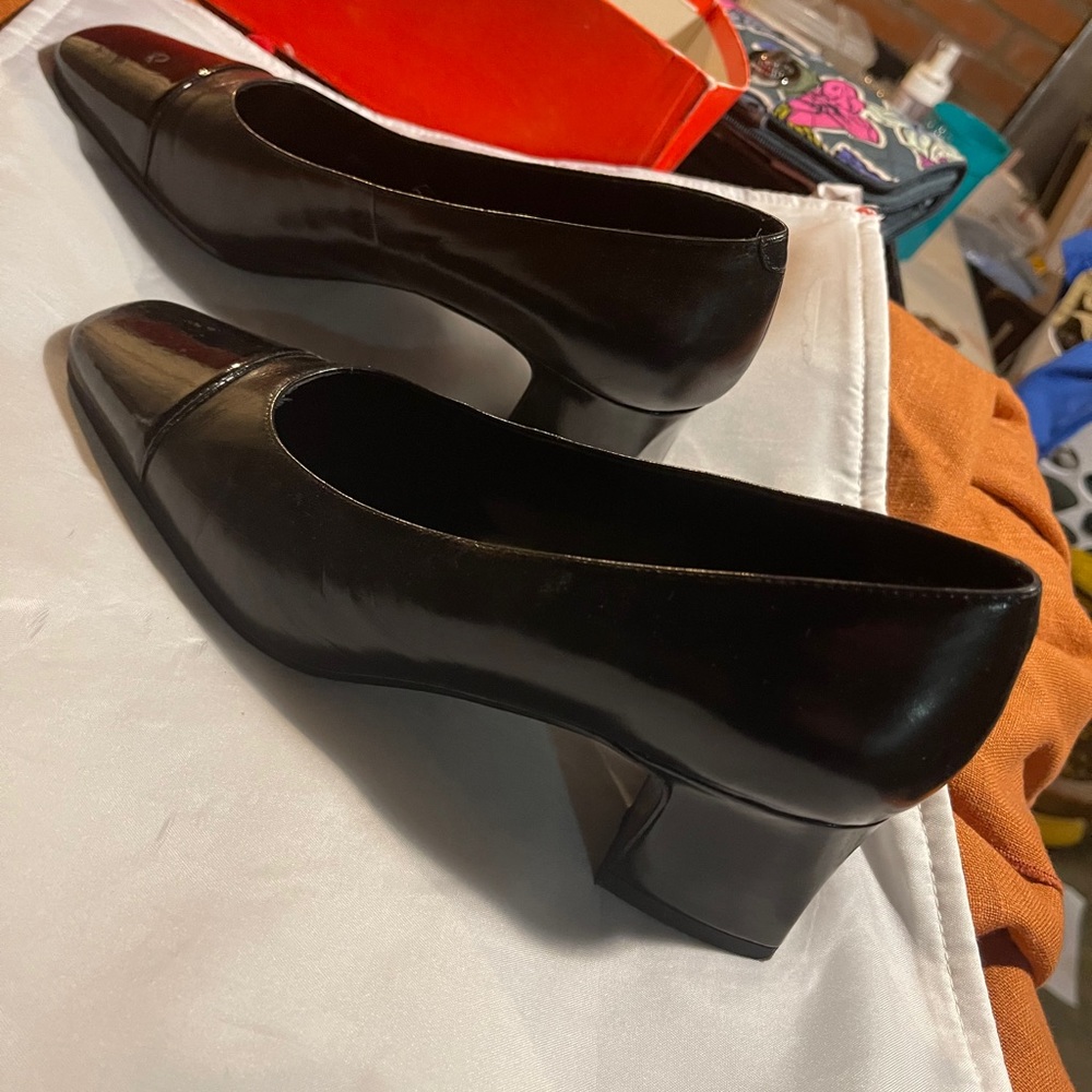 Women’s Bandolino black leather heels